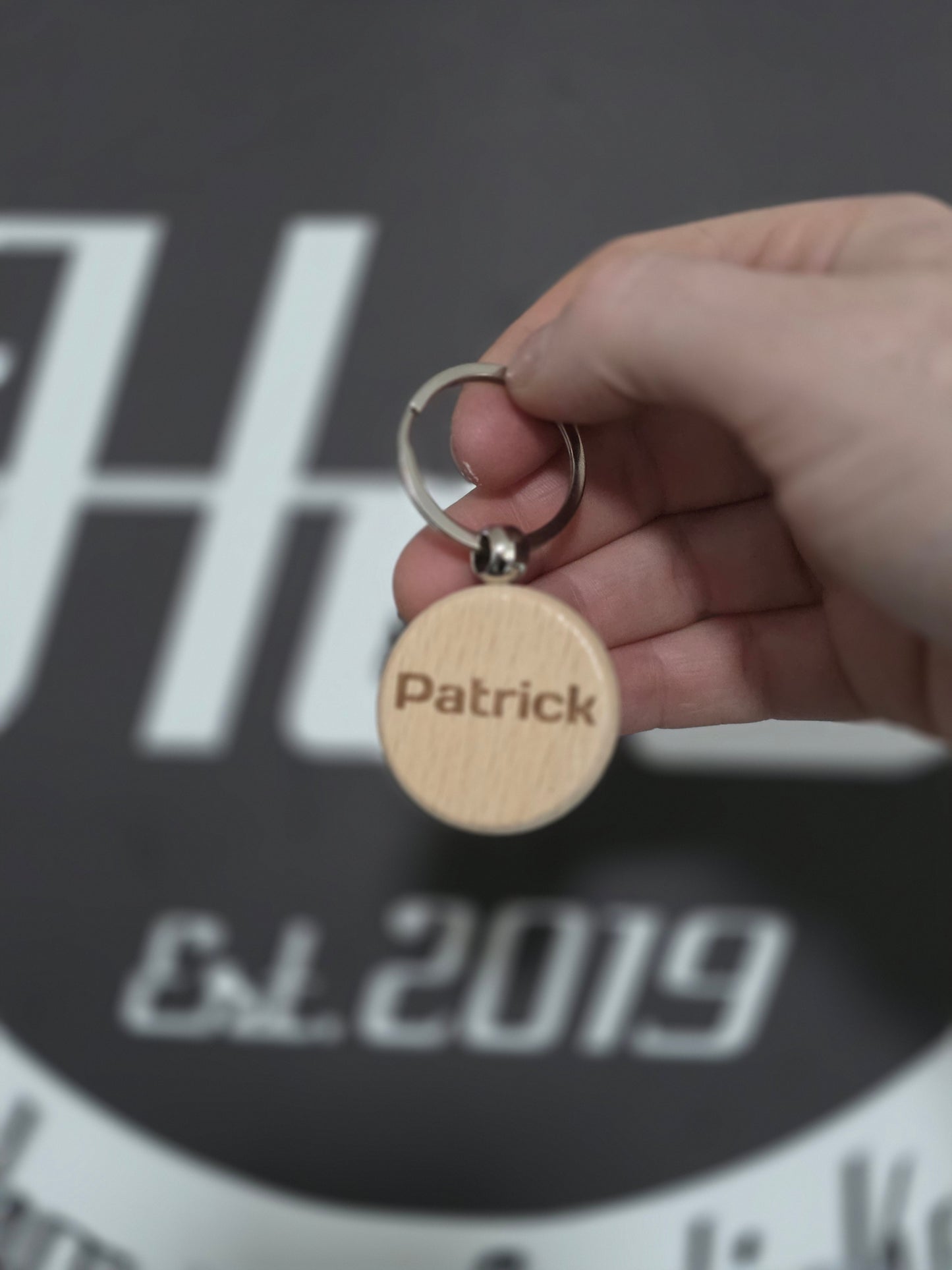 Schlüsselanhänger aus Holz mit Wunschgravur