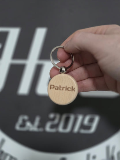 Schlüsselanhänger aus Holz mit Wunschgravur