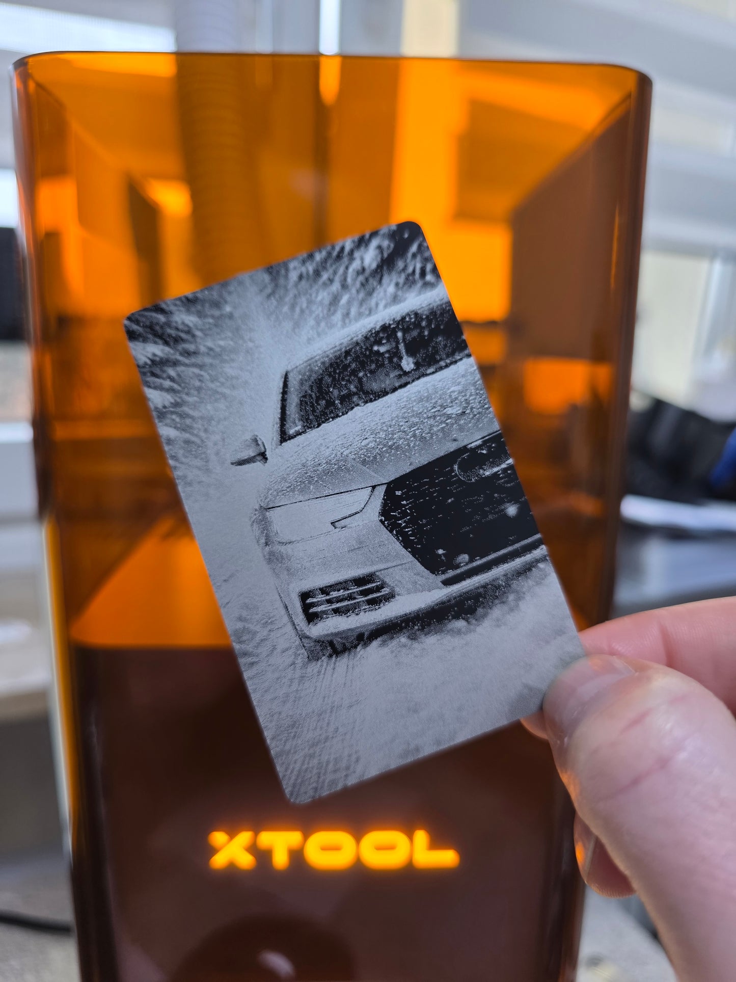 Dein Auto auf einer Aluminium karte
