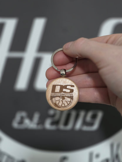 Schlüsselanhänger aus Holz mit Wunschgravur