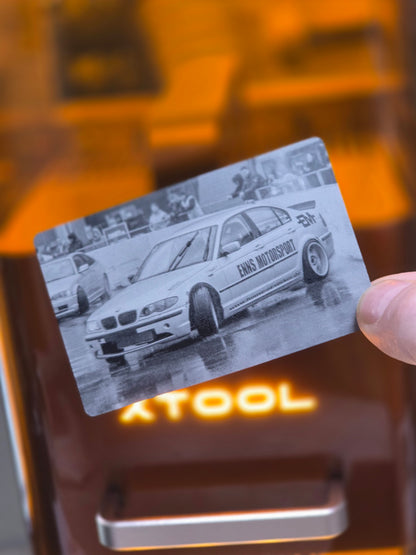 Dein Auto auf einer Aluminium karte