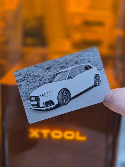 Dein Auto auf einer Aluminium karte
